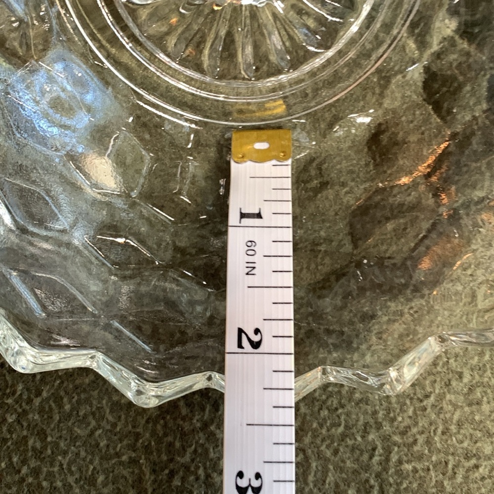 Beautiful crystal candy dish with lid. Approximately 5 1/4” x 5” x 2 1/4” - Picture 5 of 6